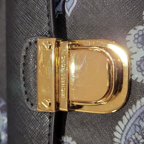 Michael Kors Purse - Picture 3 of 17